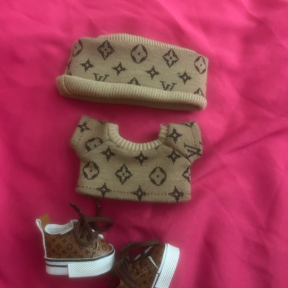 Bundle of 4 clothes